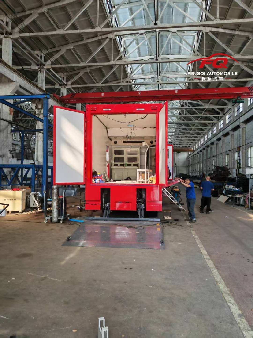 Equipment integration inside a detection vehicle during vehicle conversion