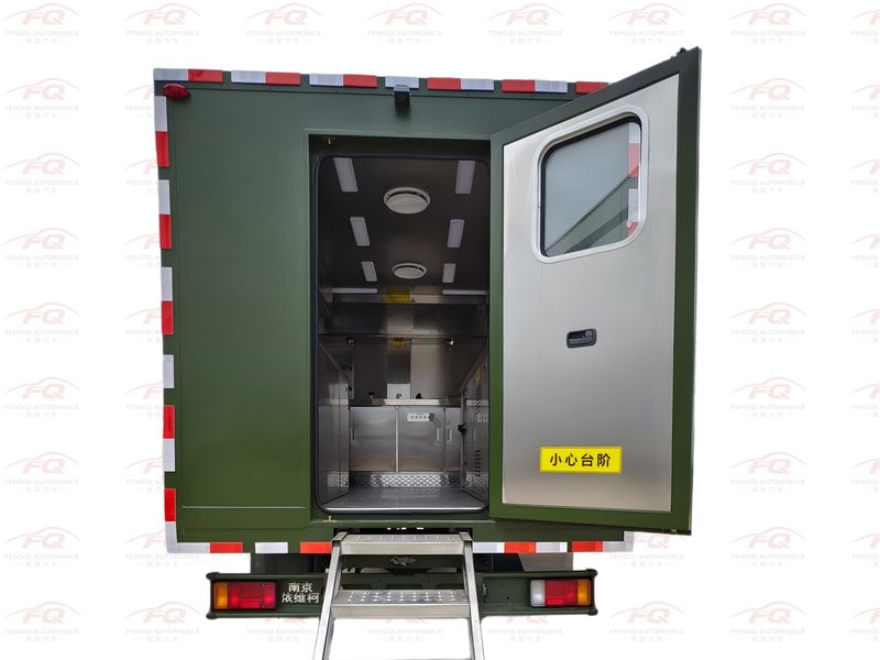 IVECO 2045 4WD Field Kitchen Truck