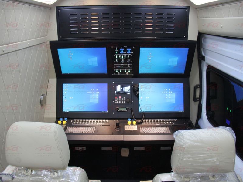 UAV-Einsatzleitfahrzeug JMC Ford Transit V348